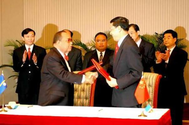 中国与瑙鲁建交
