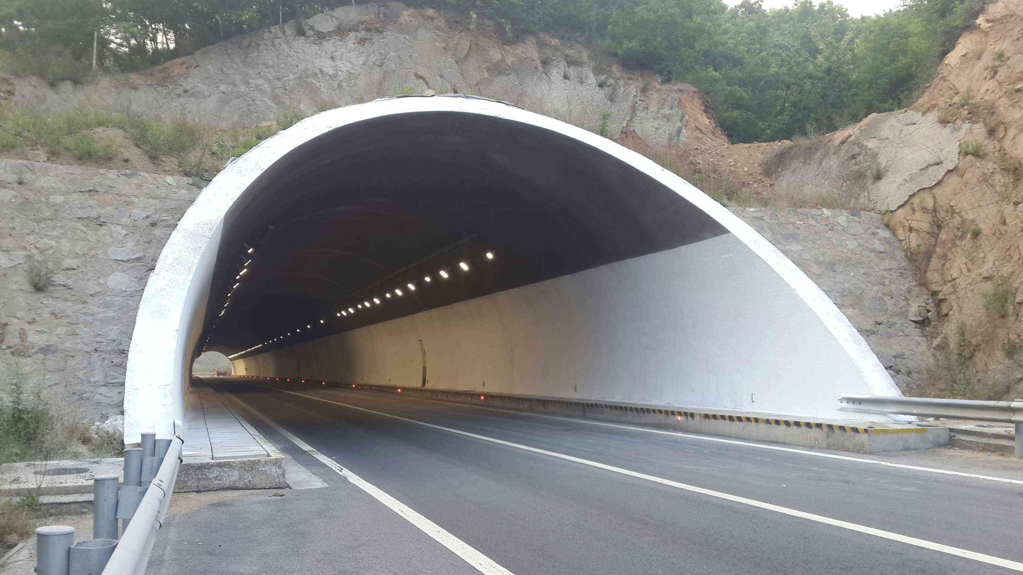 全国首例高铁隧道上方新建一条高铁隧道——伯公坳隧道已顺利贯通_读特新闻客户端