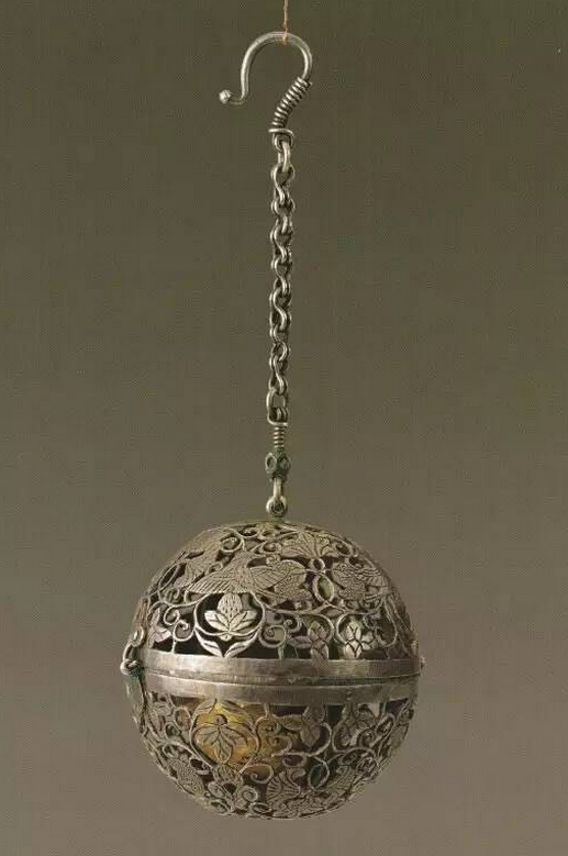 唐葡萄花鸟纹银香囊 快懂百科