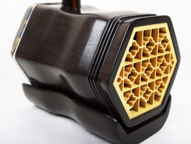 胡琴又逐渐分化,出现配合秦腔,豫剧需要的板胡,京剧,汉剧需要的京胡