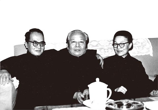 梦境解析，当昨晚梦到一个女的死了，身上还都是血的意象浮现