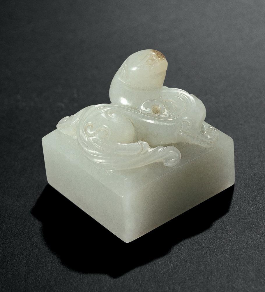 青白玉螭虎纽小印章